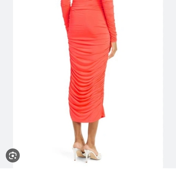 L'agance Kamali Runched off the shoulder dress. - Picture 9 of 12